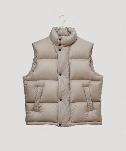 ADAM ET ROPE'（アダムエロペ）の「【ACT_81 Monta】超軽量 ボリューム ダウンベスト（ダウンベスト・メンズ・ブラック/グレー・L/M）」の18枚目の写真