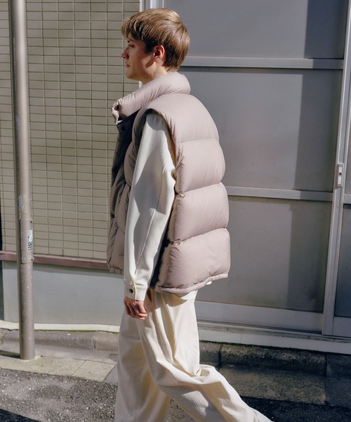 ADAM ET ROPE'（アダムエロペ）の「【ACT_81 Monta】超軽量 ボリューム ダウンベスト（ダウンベスト・メンズ・ブラック/グレー・L/M）」の17枚目の写真