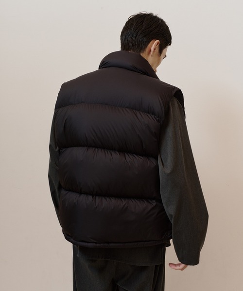 ADAM ET ROPE'（アダムエロペ）の「【ACT_81 Monta】超軽量 ボリューム ダウンベスト（ダウンベスト・メンズ・ブラック/グレー・L/M）」の21枚目の写真