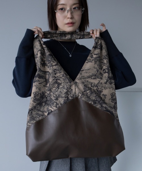 VACANCY（ヴァカンシー）の「配色柄サンカクビッグバッグ/シュシュ付き（トートバッグ・レディース・ブラック/ブラウン・FREE）」の2枚目の写真