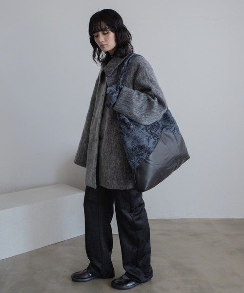 VACANCY（ヴァカンシー）の「配色柄サンカクビッグバッグ/シュシュ付き（トートバッグ・レディース・ブラック/ブラウン・FREE）」の6枚目の写真