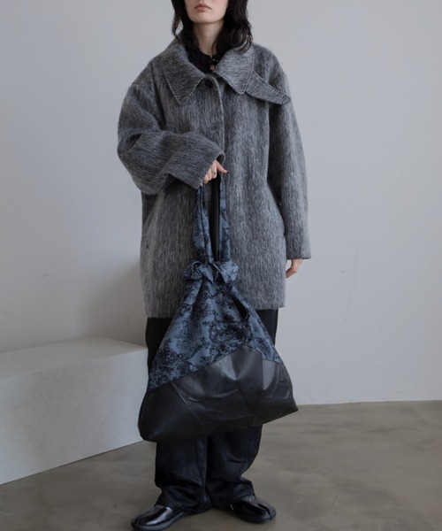 VACANCY（ヴァカンシー）の「配色柄サンカクビッグバッグ/シュシュ付き（トートバッグ・レディース・ブラック/ブラウン・FREE）」の5枚目の写真