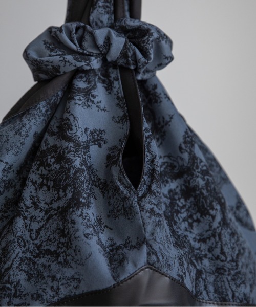 VACANCY（ヴァカンシー）の「配色柄サンカクビッグバッグ/シュシュ付き（トートバッグ・レディース・ブラック/ブラウン・FREE）」の8枚目の写真