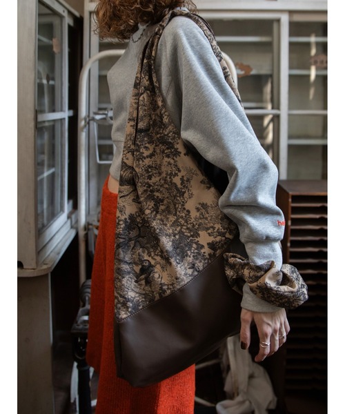 VACANCY（ヴァカンシー）の「配色柄サンカクビッグバッグ/シュシュ付き（トートバッグ・レディース・ブラック/ブラウン・FREE）」の16枚目の写真