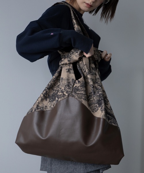 VACANCY（ヴァカンシー）の「配色柄サンカクビッグバッグ/シュシュ付き（トートバッグ・レディース・ブラック/ブラウン・FREE）」の21枚目の写真
