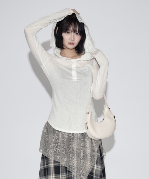 tinkerend(ティンカーエンド)の「Lace V-neck Hooded Tops / レースVネックフード付きトップス(パーカー・レディース・ブラック/グレー/ホワイト・FREE)」の1枚目の写真