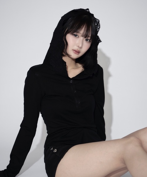tinkerend(ティンカーエンド)の「Lace V-neck Hooded Tops / レースVネックフード付きトップス(パーカー・レディース・ブラック/グレー/ホワイト・FREE)」の2枚目の写真