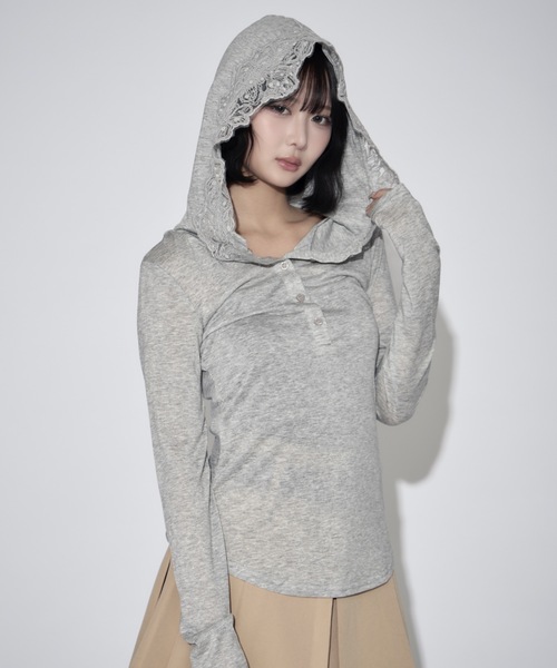 tinkerend(ティンカーエンド)の「Lace V-neck Hooded Tops / レースVネックフード付きトップス(パーカー・レディース・ブラック/グレー/ホワイト・FREE)」の12枚目の写真