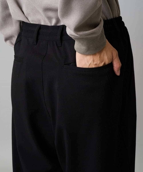 a.v.v(アーヴェヴェ)の「【毛玉になりにくい/ストレッチ】ツイルストレッチ切替オーバーパンツ【洗濯機で洗える】(その他パンツ・メンズ・ブラック/チャコールグレー・48/46)」の12枚目の写真