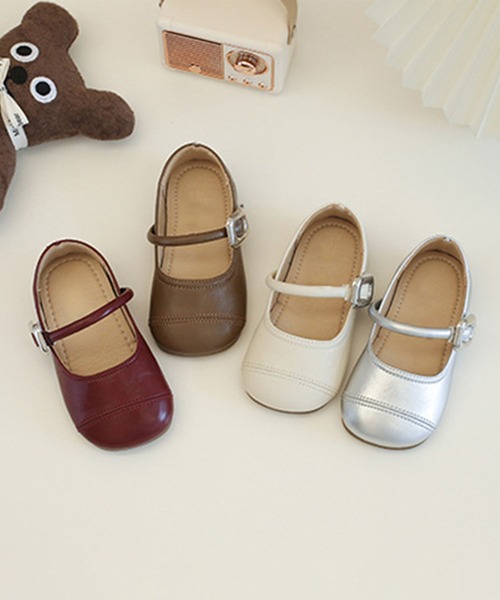aimoha(アイモハ)の「【aimoha-KIDS-】キッズ ラウンドトゥストラップシューズ(バレエシューズ・キッズ・オフホワイト/シルバー/ブラウン/ワインレッド・19/19.5/20.5/21/21.5/22.5)」の8枚目の写真