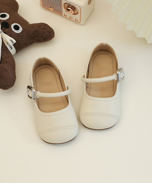 aimoha(アイモハ)の「【aimoha-KIDS-】キッズ ラウンドトゥストラップシューズ(バレエシューズ・キッズ・オフホワイト/シルバー/ブラウン/ワインレッド・19/19.5/20.5/21/21.5/22.5)」の12枚目の写真
