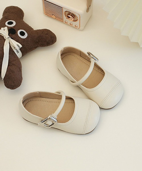aimoha(アイモハ)の「【aimoha-KIDS-】キッズ ラウンドトゥストラップシューズ(バレエシューズ・キッズ・オフホワイト/シルバー/ブラウン/ワインレッド・19/19.5/20.5/21/21.5/22.5)」の13枚目の写真