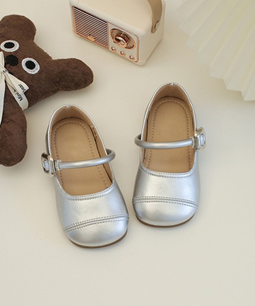 aimoha(アイモハ)の「【aimoha-KIDS-】キッズ ラウンドトゥストラップシューズ(バレエシューズ・キッズ・オフホワイト/シルバー/ブラウン/ワインレッド・19/19.5/20.5/21/21.5/22.5)」の15枚目の写真