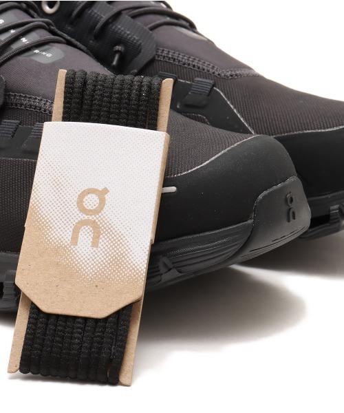 On（オン）の「On Cloud 6 WP M / オン クラウド 6　WP（スニーカー・メンズ・ブラック・25.5cm/26.0cm/26.5cm/27.0cm/27.5cm/28.0cm/28.5cm/29.0cm/30.0cm）」の4枚目の写真
