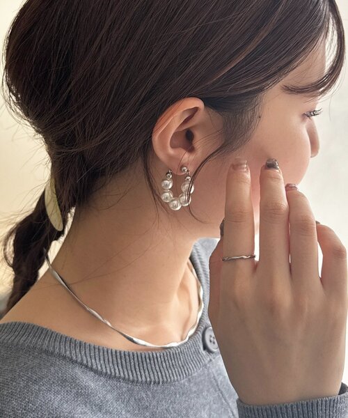 Chez toi(シェトワ)の「フープ小パールピアス(ピアス(両耳用)・レディース・シルバー/ゴールド・FREE)」の1枚目の写真
