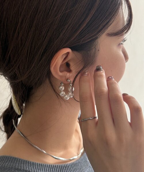 Chez toi(シェトワ)の「フープ小パールピアス(ピアス(両耳用)・レディース・シルバー/ゴールド・FREE)」の4枚目の写真