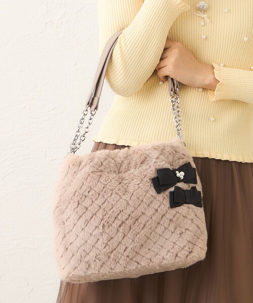 TO BE CHIC(トゥー ビー シック)の「ダイヤ柄フェイクファー ショルダーバッグ(ショルダーバッグ・レディース・ベージュ/ブラック・FREE)」の4枚目の写真