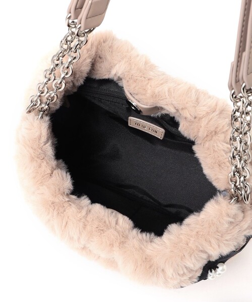 TO BE CHIC(トゥー ビー シック)の「ダイヤ柄フェイクファー ショルダーバッグ(ショルダーバッグ・レディース・ベージュ/ブラック・FREE)」の10枚目の写真