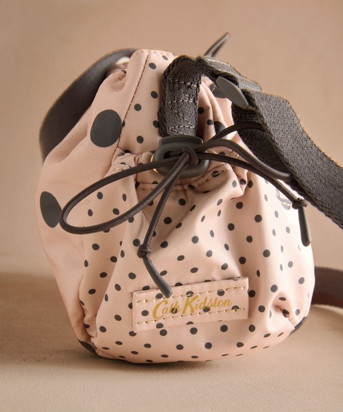 Cath Kidston(キャスキッドソン)の「FM ユーティリティ クロスボディバッグ Pink Spot(ショルダーバッグ・レディース・その他・FREE)」の4枚目の写真