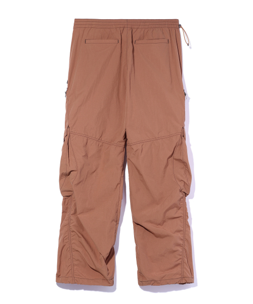 CRITIC（クリティック）の「GLOSSY CARGO PANTS BROWN（スウェットパンツ・レディース・その他・LARGE/MEDIUM/X-LARGE）」の2枚目の写真