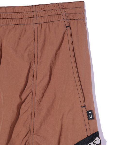 CRITIC（クリティック）の「GLOSSY CARGO PANTS BROWN（スウェットパンツ・レディース・その他・LARGE/MEDIUM/X-LARGE）」の4枚目の写真