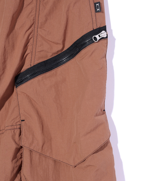 CRITIC（クリティック）の「GLOSSY CARGO PANTS BROWN（スウェットパンツ・レディース・その他・LARGE/MEDIUM/X-LARGE）」の5枚目の写真