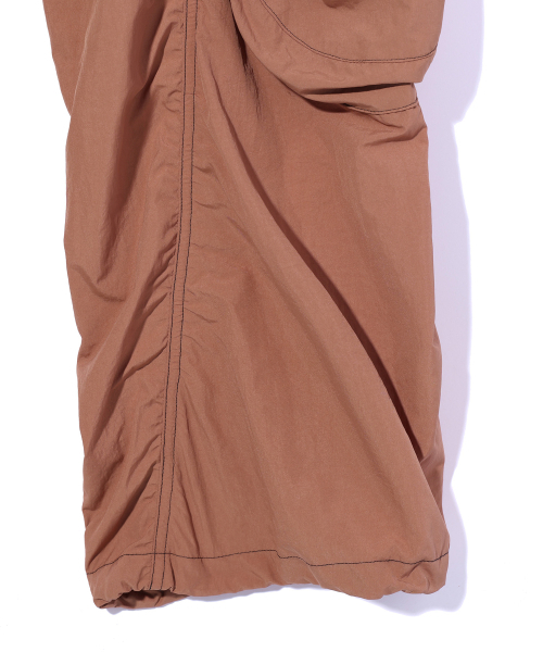 CRITIC（クリティック）の「GLOSSY CARGO PANTS BROWN（スウェットパンツ・レディース・その他・LARGE/MEDIUM/X-LARGE）」の6枚目の写真