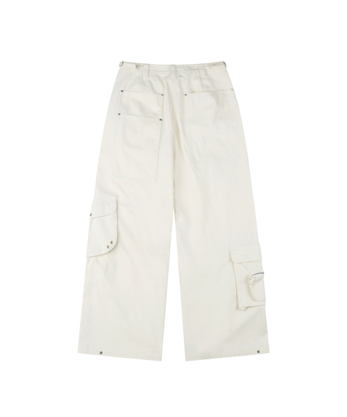 TUOMIO（トゥオミオ）の「MULTI POCKET CARGO PANTS [CREAM]（その他パンツ・レディース・その他・1/2）」の2枚目の写真