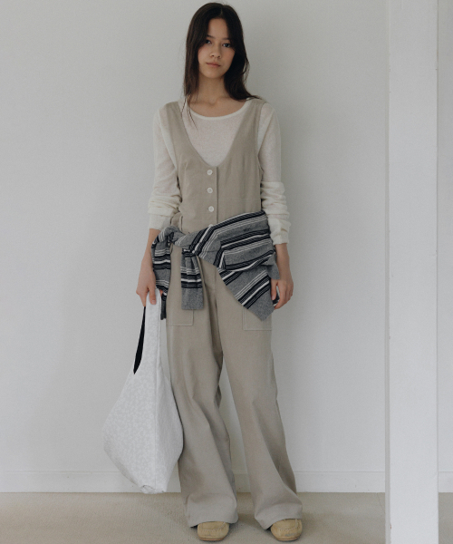 ANDNEEDS(アンドニーズ)の「Buddy corduroy overall (beige)(つなぎ/オールインワン・レディース・その他・FREE)」の1枚目の写真