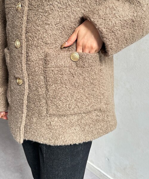 Thevon（ゼボン）の「GOLDボタンノーカラーボアジャケット（ノーカラー