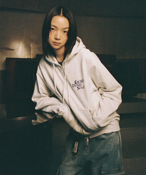 Cavish(カビシ)の「SELLER LOGO ZIP UP HOODIE LIGHT GREY(CV2FSUM480A)(パーカー・レディース・ライトグレー・SMALL/MEDIUM/LARGE/X-LARGE)」の9枚目の写真