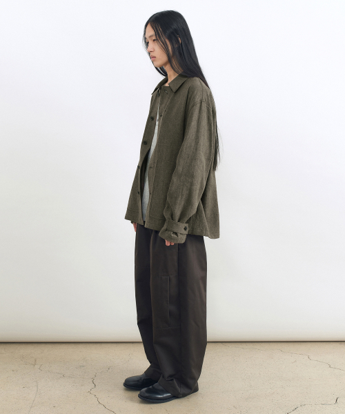 INSILENCE(インサイロンス)の「カーブドプリーツチノ ブラウン(その他パンツ・レディース・その他・SMALL/MEDIUM)」の2枚目の写真