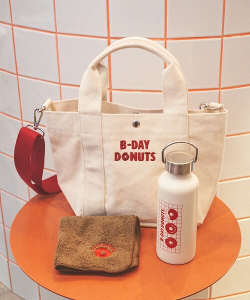 BIRTHDAY BAR(バースデイバー)の「≪BIRTHDAY BARオリジナル≫【B-DAY DONUTS】キャンバス2WAYミニトートバッグ(ショルダーバッグ・レディース・アイボリー/ブラック・0)」の6枚目の写真