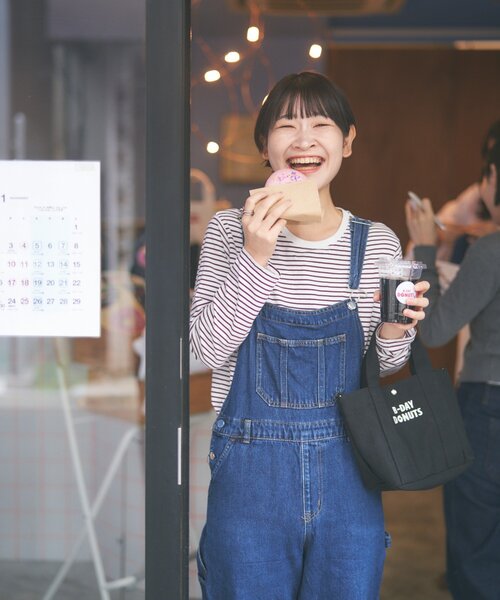 BIRTHDAY BAR(バースデイバー)の「≪BIRTHDAY BARオリジナル≫【B-DAY DONUTS】キャンバス2WAYミニトートバッグ(ショルダーバッグ・レディース・アイボリー/ブラック・0)」の10枚目の写真