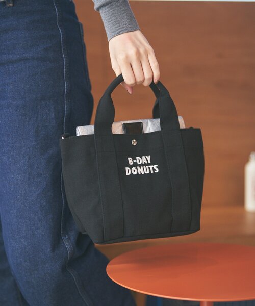 BIRTHDAY BAR(バースデイバー)の「≪BIRTHDAY BARオリジナル≫【B-DAY DONUTS】キャンバス2WAYミニトートバッグ(ショルダーバッグ・レディース・アイボリー/ブラック・0)」の11枚目の写真