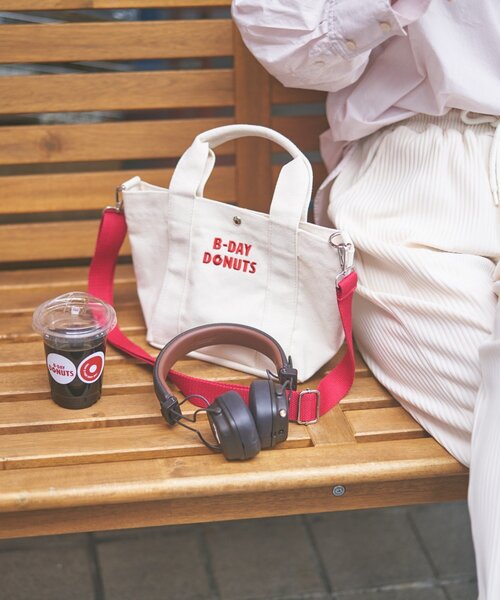 BIRTHDAY BAR(バースデイバー)の「≪BIRTHDAY BARオリジナル≫【B-DAY DONUTS】キャンバス2WAYミニトートバッグ(ショルダーバッグ・レディース・アイボリー/ブラック・0)」の2枚目の写真