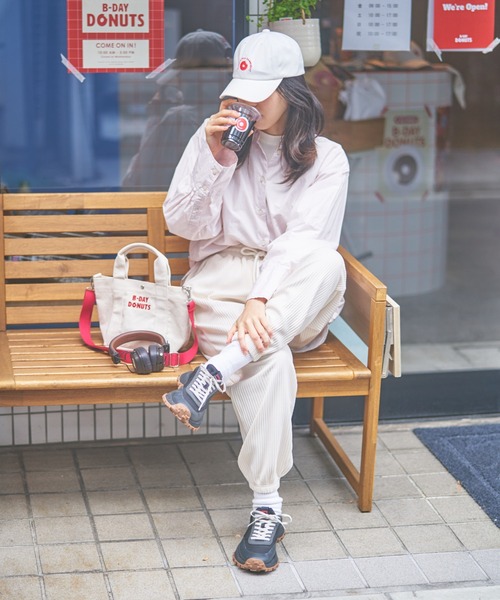 BIRTHDAY BAR(バースデイバー)の「≪BIRTHDAY BARオリジナル≫【B-DAY DONUTS】キャンバス2WAYミニトートバッグ(ショルダーバッグ・レディース・アイボリー/ブラック・0)」の4枚目の写真