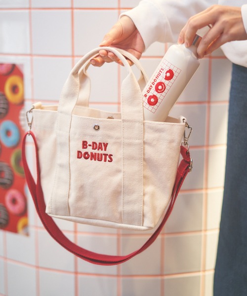 BIRTHDAY BAR(バースデイバー)の「≪BIRTHDAY BARオリジナル≫【B-DAY DONUTS】キャンバス2WAYミニトートバッグ(ショルダーバッグ・レディース・アイボリー/ブラック・0)」の5枚目の写真