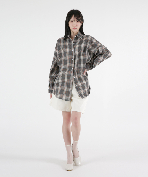 UMM(ウム)の「レディースポケットオーバーサイズチェックシャツ2カラー(シャツ/ブラウス・レディース・スカイブルー/チャコール・F)」の7枚目の写真