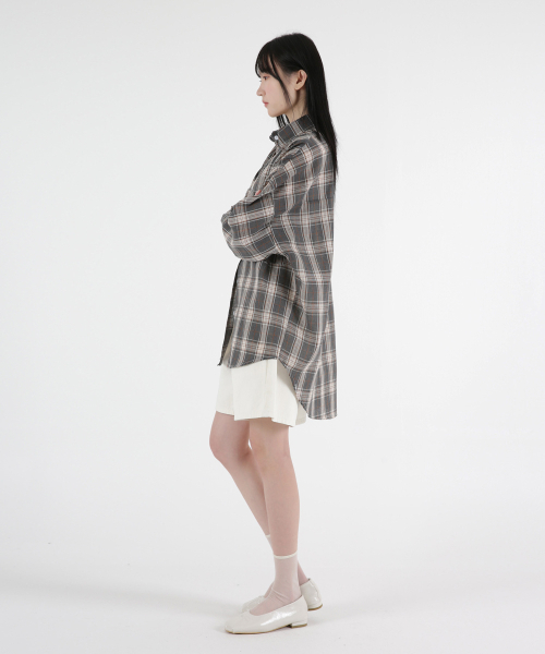 UMM(ウム)の「レディースポケットオーバーサイズチェックシャツ2カラー(シャツ/ブラウス・レディース・スカイブルー/チャコール・F)」の8枚目の写真
