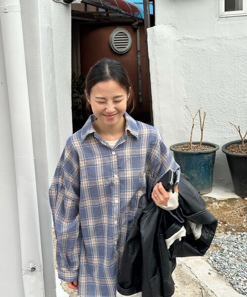 UMM(ウム)の「レディースポケットオーバーサイズチェックシャツ2カラー(シャツ/ブラウス・レディース・スカイブルー/チャコール・F)」の15枚目の写真