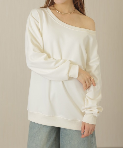 DAYRA(デイラ)の「ラウンドネック ベーシック 長袖 スウェット プルオーバー(スウェット・レディース・アイボリー/ダークグレー/ネイビー/ベージュ/ブラック/ホワイト/グレー/ライトグレー・M/L/XL)」の3枚目の写真