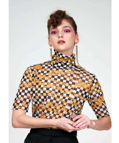 GREEDILOUS(グリディアス)の「チェックバードチェーンムックネックトップス(Tシャツ/カットソー・レディース・その他・SMALL/MEDIUM/LARGE/X-SMALL)」の4枚目の写真