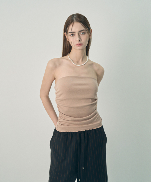 MIHEV(ミヘブ)の「シャーリングウェイビーエッジリバーシブルチューブトップベージュ(Tシャツ/カットソー・レディース・その他・FREE)」の7枚目の写真