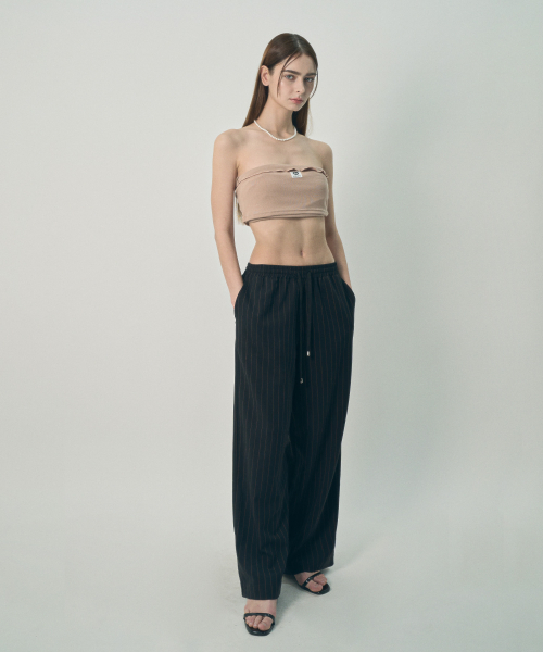 MIHEV(ミヘブ)の「シャーリングウェイビーエッジリバーシブルチューブトップベージュ(Tシャツ/カットソー・レディース・その他・FREE)」の9枚目の写真