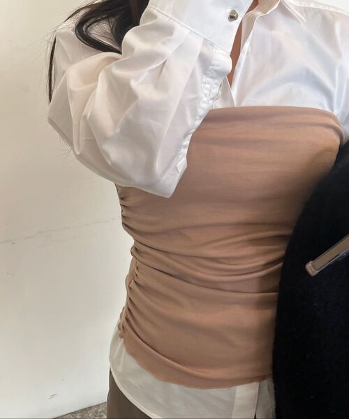 MIHEV(ミヘブ)の「シャーリングウェイビーエッジリバーシブルチューブトップベージュ(Tシャツ/カットソー・レディース・その他・FREE)」の4枚目の写真