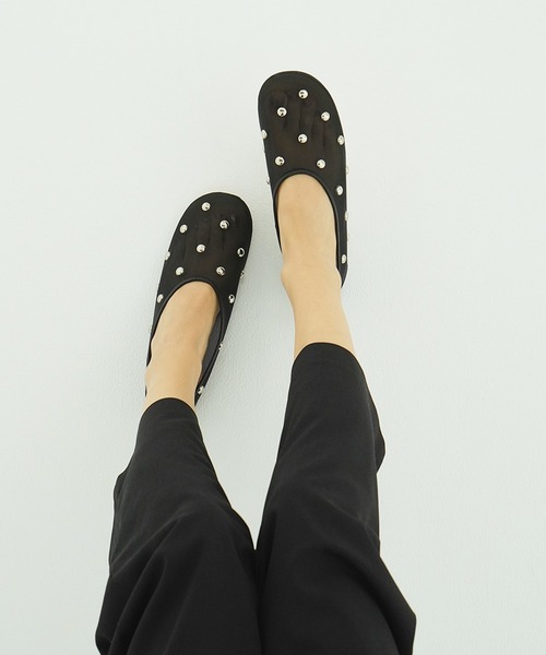 CLANE（クラネ）の「STUDDED MESH FLAT SHOES（パンプス・レディース・ベージュ/ブラック・36/37/38）」の22枚目の写真