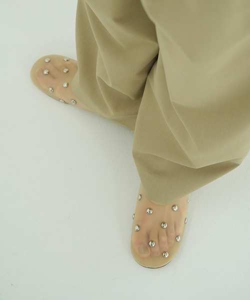 CLANE（クラネ）の「STUDDED MESH FLAT SHOES（パンプス・レディース・ベージュ/ブラック・36/37/38）」の3枚目の写真