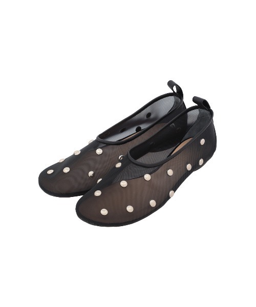 CLANE（クラネ）の「STUDDED MESH FLAT SHOES（パンプス・レディース・ベージュ/ブラック・36/37/38）」の8枚目の写真