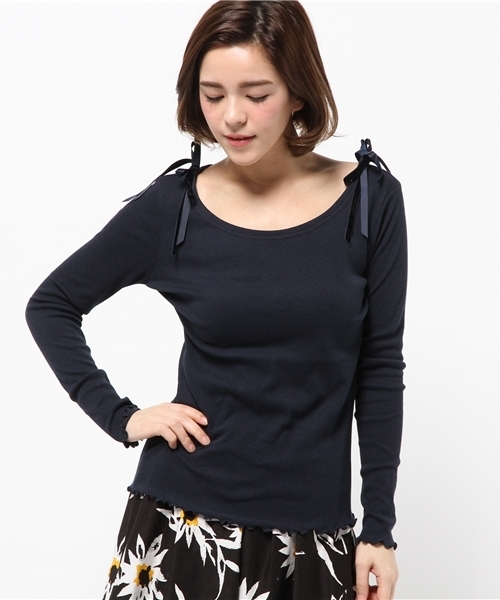 one after another NICE CLAUP(ワンアフターアナザーナイスクラップ)の「【ナイスクラップ】肩リボンテレコ長袖Tシャツ(Tシャツ/カットソー・レディース・アイボリー/ライトグレー/ラベンダー/ネイビー/ブラック・FREE)」の4枚目の写真